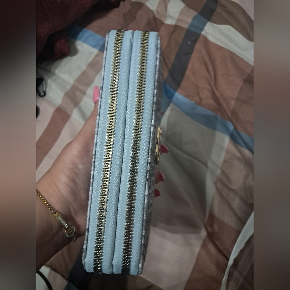 Gray Textured Womans Wallet - Picture 4 of 4